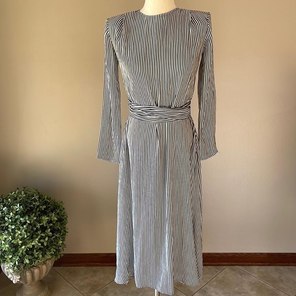 NWT SOMETHING 100% VISCOSE STRIPED BELTED DRESS NAVY / WHITE MIDI. Size XXS